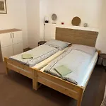 Maly Statek Hradecna Вилла *